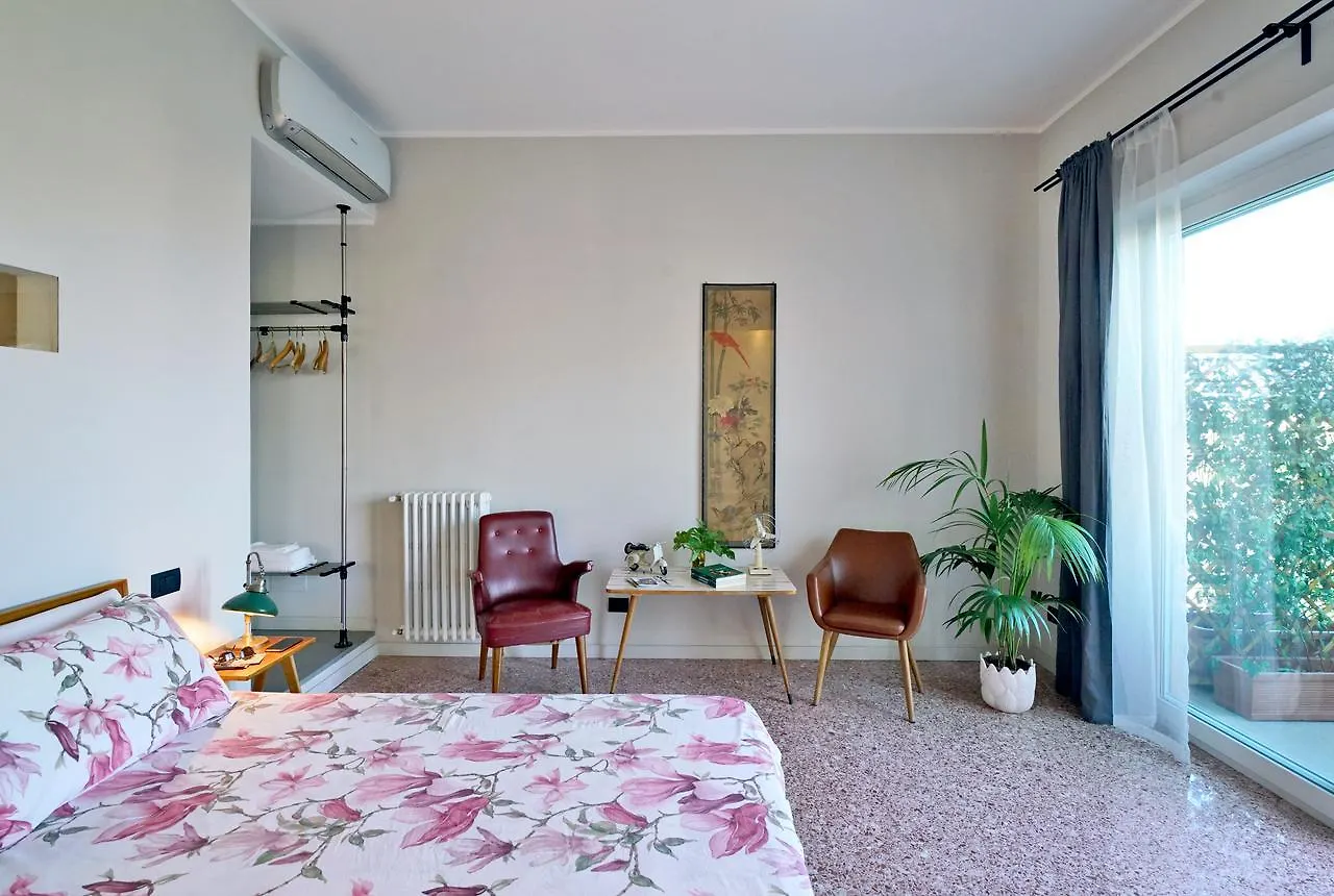 Treetop Rooms Rome 2*,  Italy