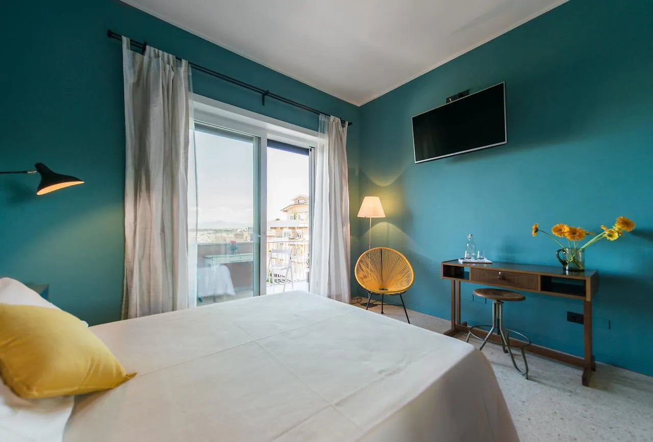 Treetop Rooms Rome 2*,